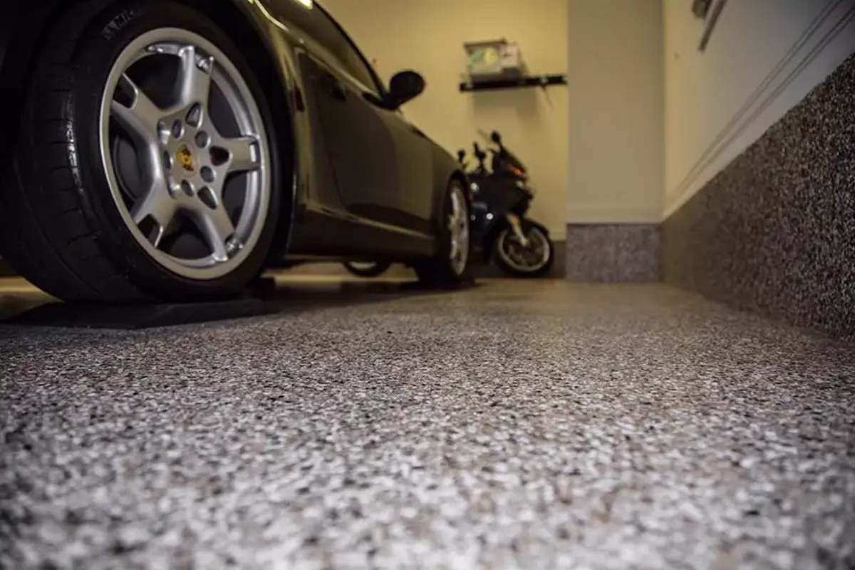 Polyaspartic vs Epoxy: Which Floor Coating Is Better for Your Garage?